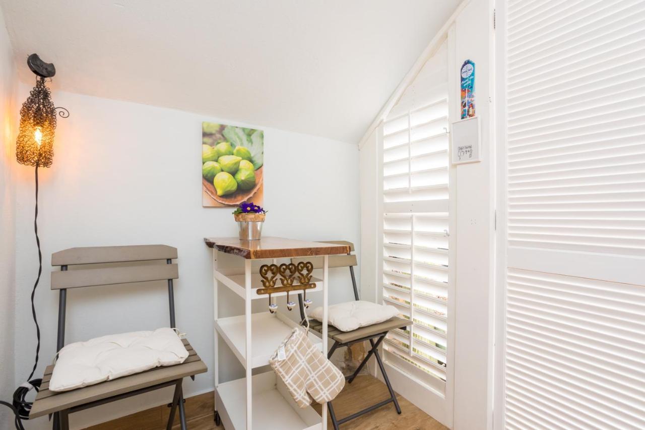 Charming Studio Apartment At House Rustica With Terrace And Nearby Parking Punat Exterior photo