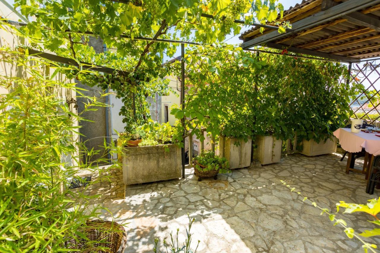 Charming Studio Apartment At House Rustica With Terrace And Nearby Parking Punat Exterior photo