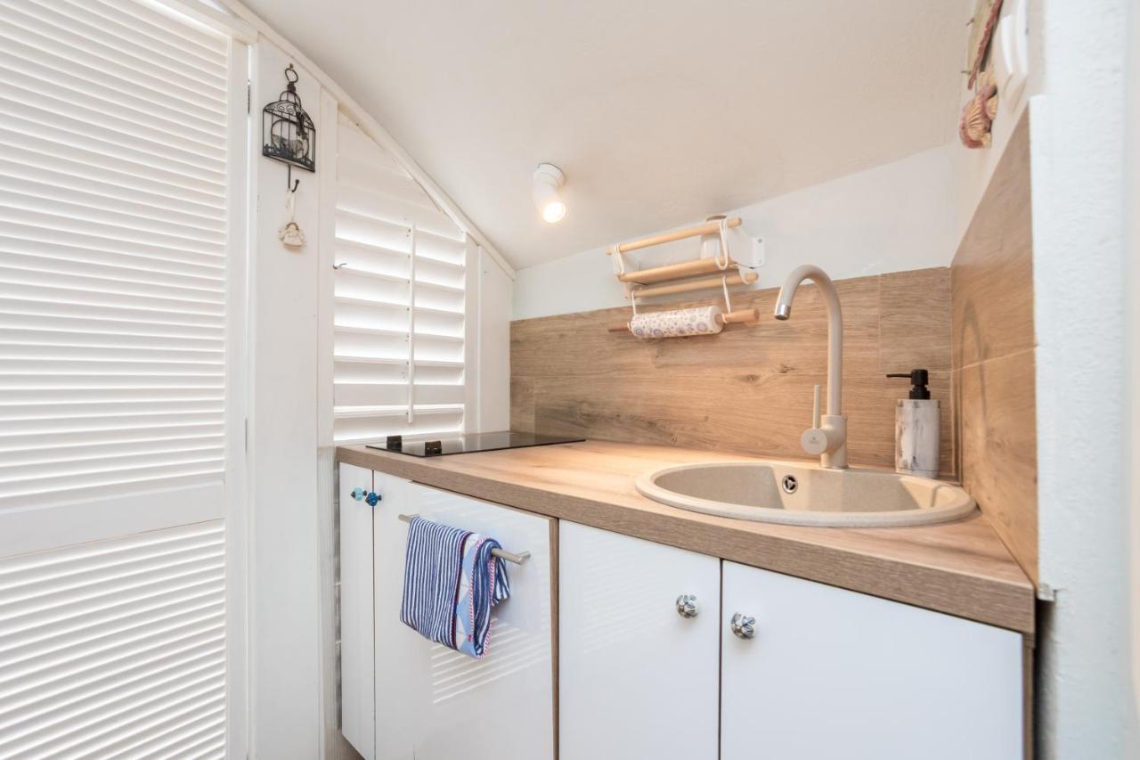 Charming Studio Apartment At House Rustica With Terrace And Nearby Parking Punat Exterior photo